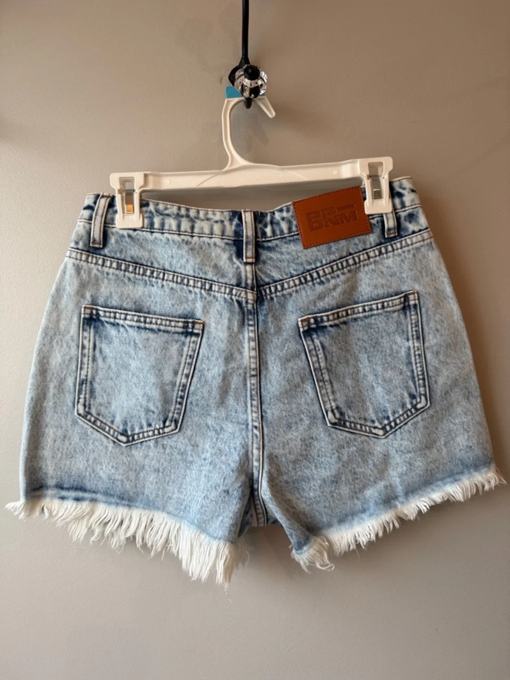 Princess Polly Anne NWT Acid Wash Light Blue Distressed Denim Shorts  6 cotton - Picture 3 of 6